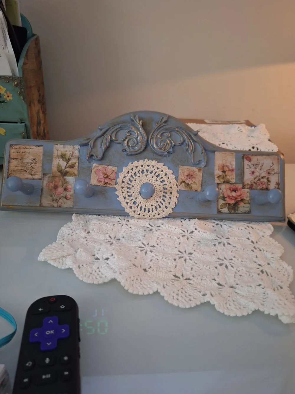 Vintage-Style Blue Floral Wall Hook Rack